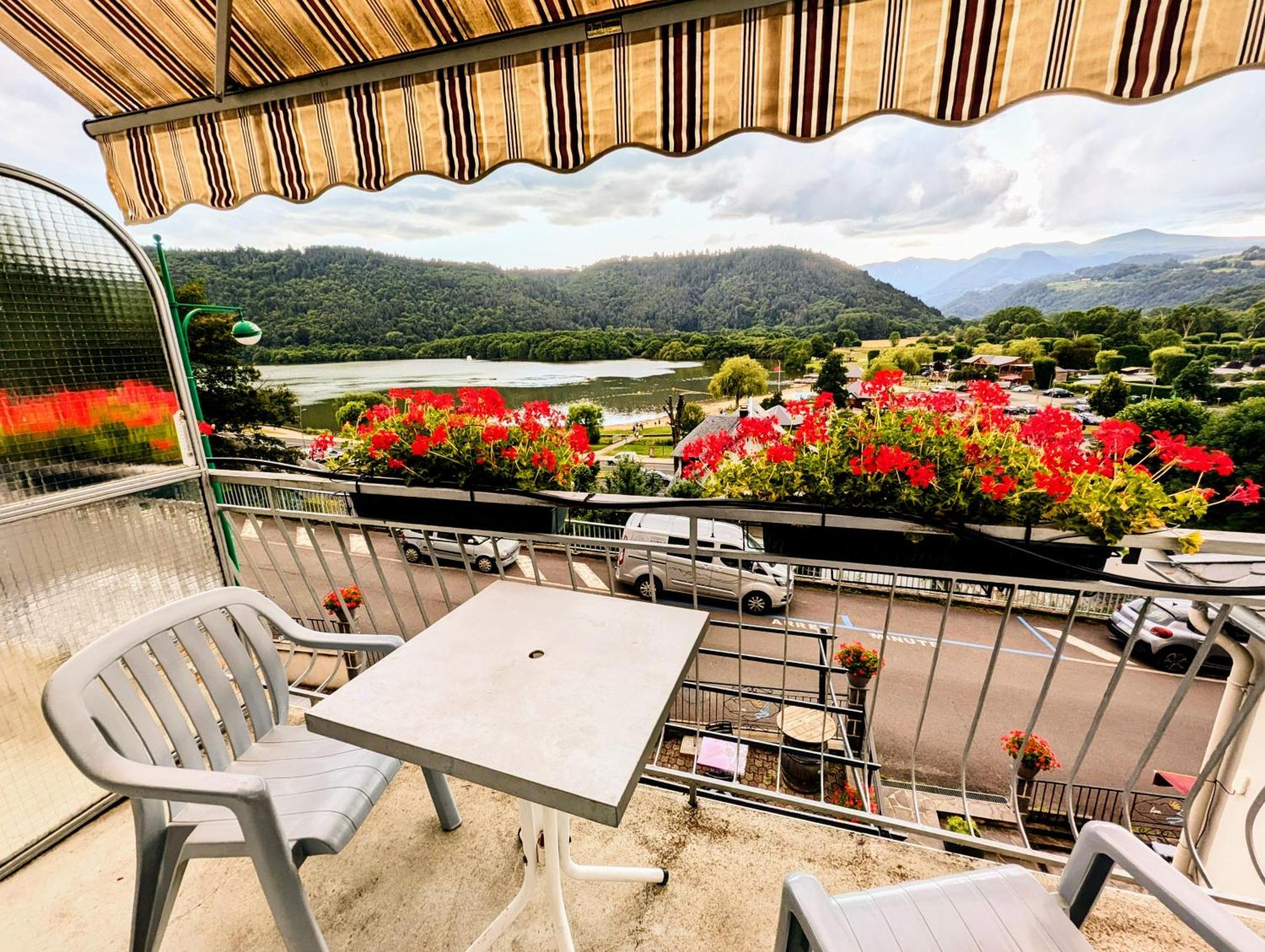 Logis Hotel Le Beau Site Chambon-sur-Lac Exterior photo