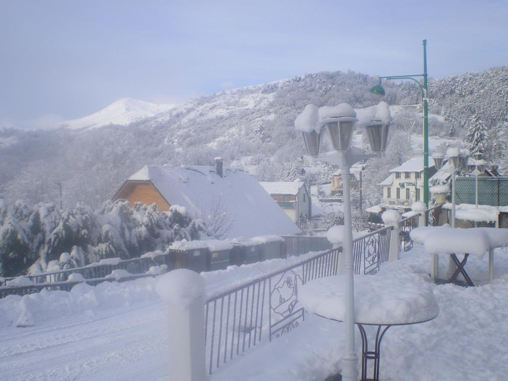Logis Hotel Le Beau Site Chambon-sur-Lac Exterior photo